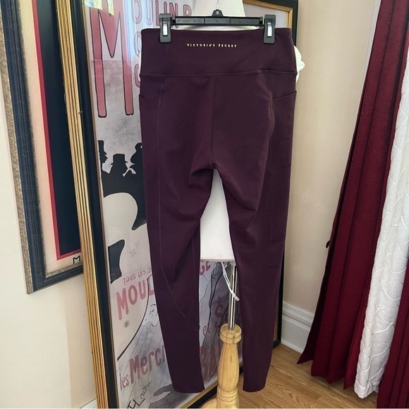 Victoria's Secret Essential High-Rise Pocket Merlot/ Dark Purplish Red Leggings - Picture 2 of 12